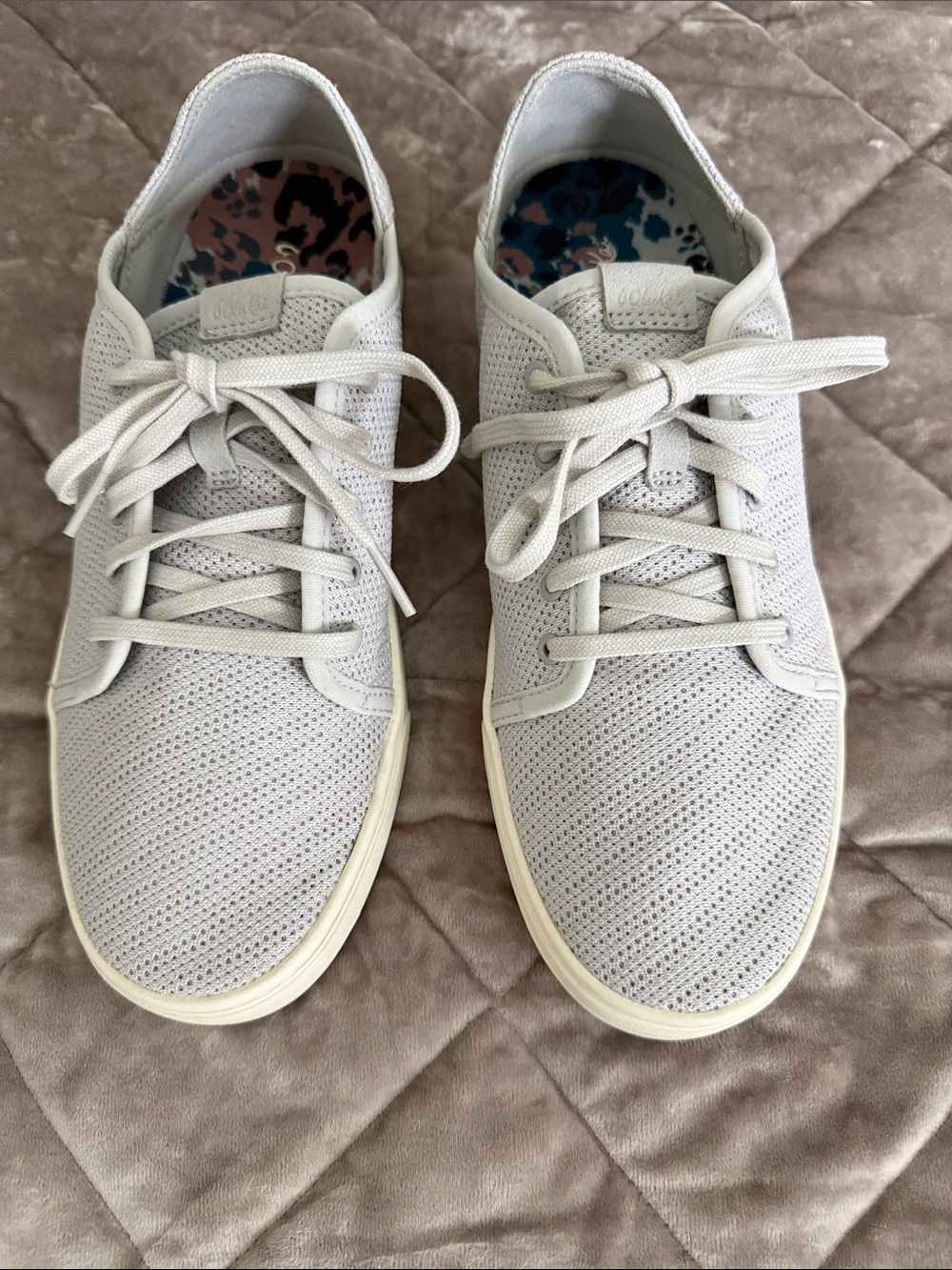 OluKai Women's Light Gray PEHUEALI Knit Lace-Up Sneakers.  Size 10. NEW